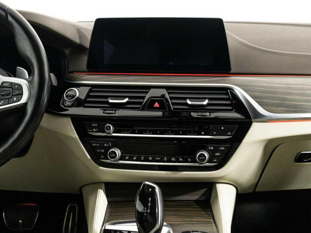 BMW 5 серии 530d xDrive, 2019 Фото №14