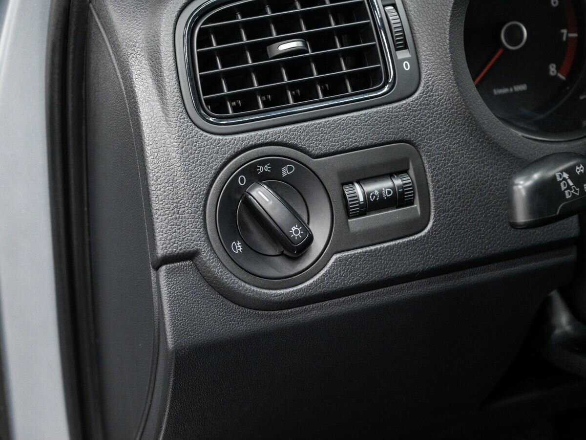 Volkswagen Polo, 2011 Фото №16