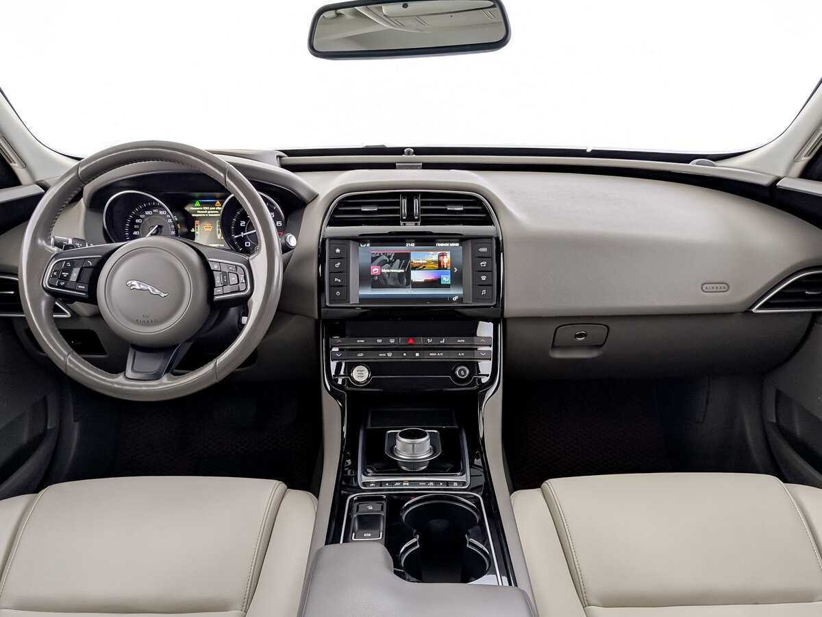 Jaguar XE, 2015 Фото №14