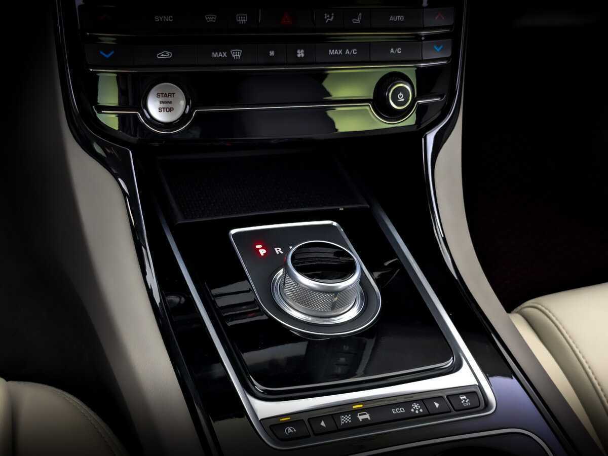 Jaguar XE, 2015 Фото №27