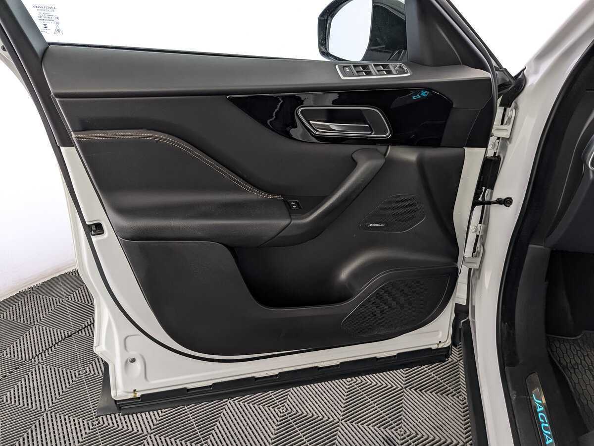 Jaguar F-Pace, 2018 Фото №19