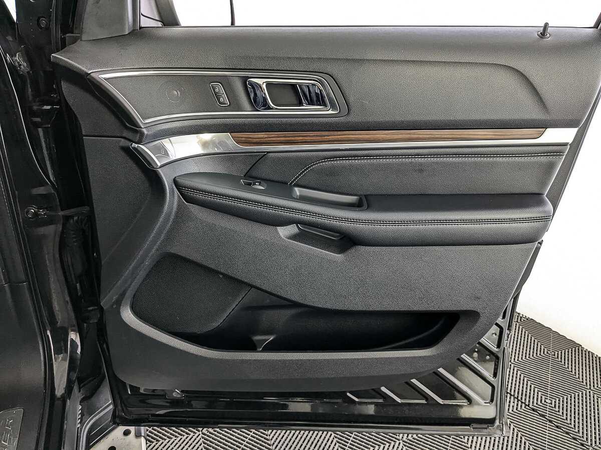 Ford Explorer, 2019 Фото №25