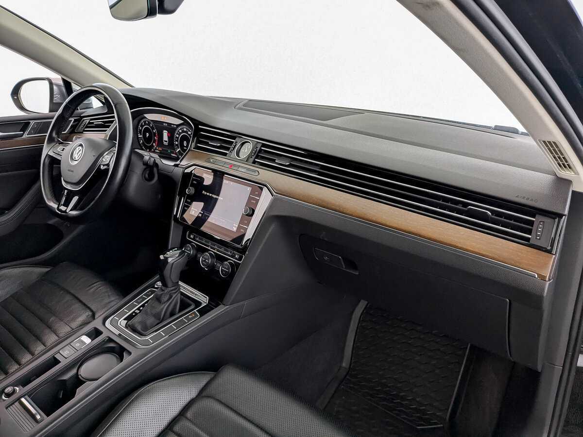 Volkswagen Passat Alltrack, 2018 Фото №11