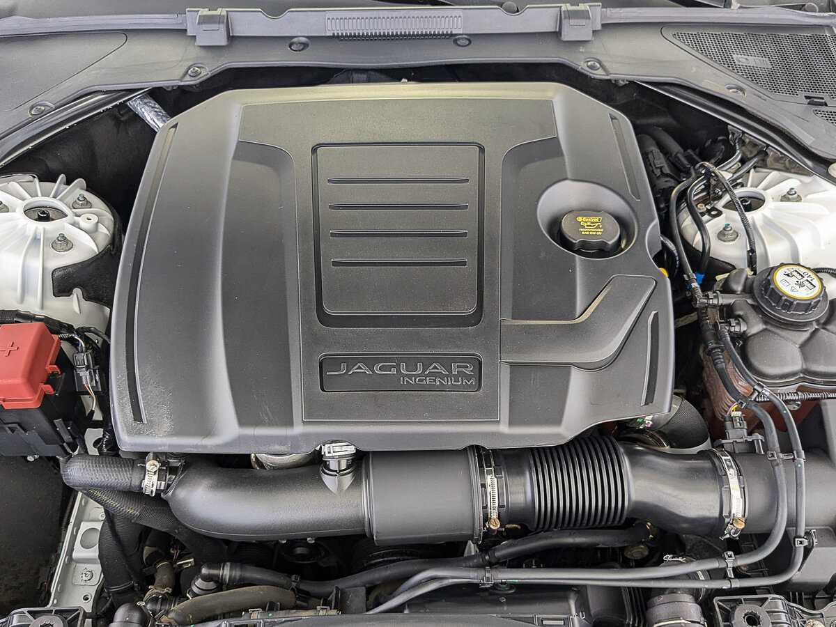 Jaguar XE, 2019 Фото №9