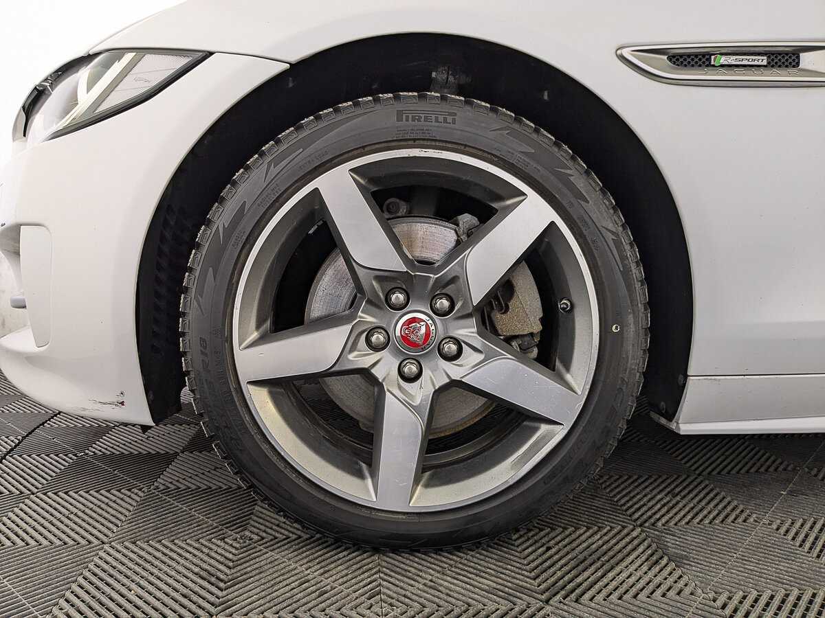 Jaguar XE, 2019 Фото №12