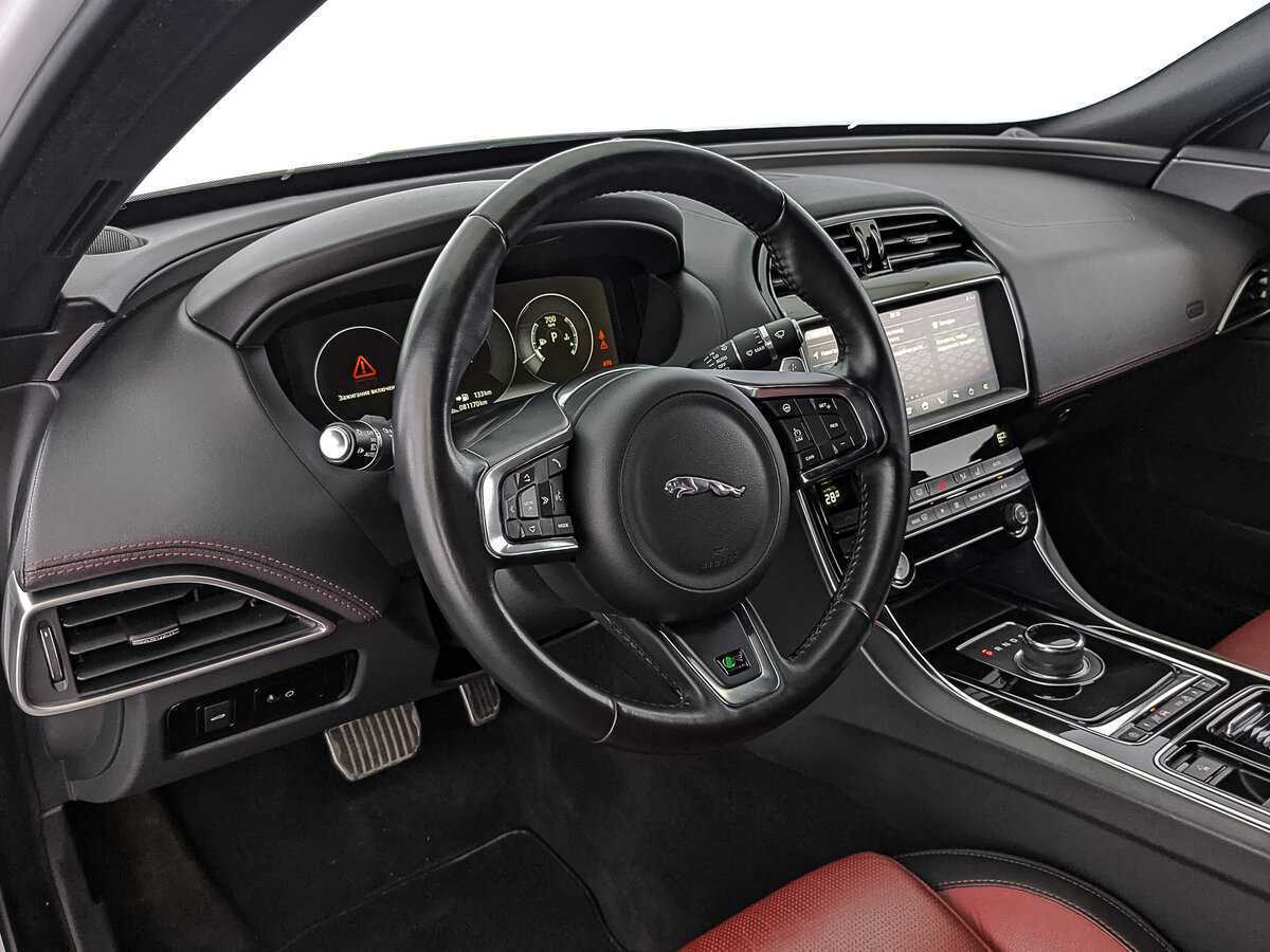 Jaguar XE, 2019 Фото №14