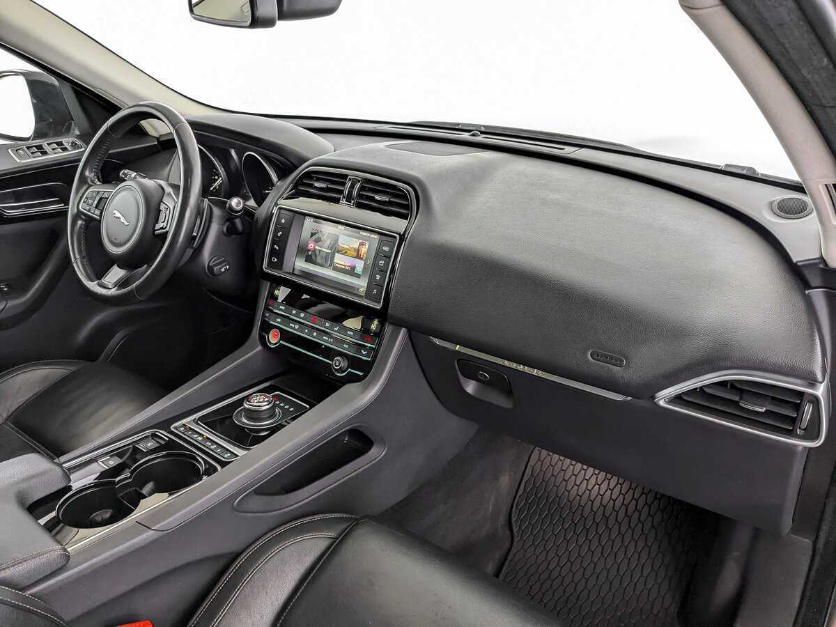 Jaguar F-Pace, 2017 Фото №11
