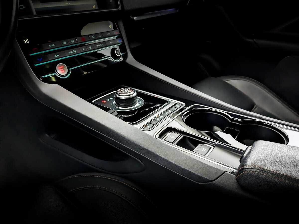 Jaguar F-Pace, 2017 Фото №28