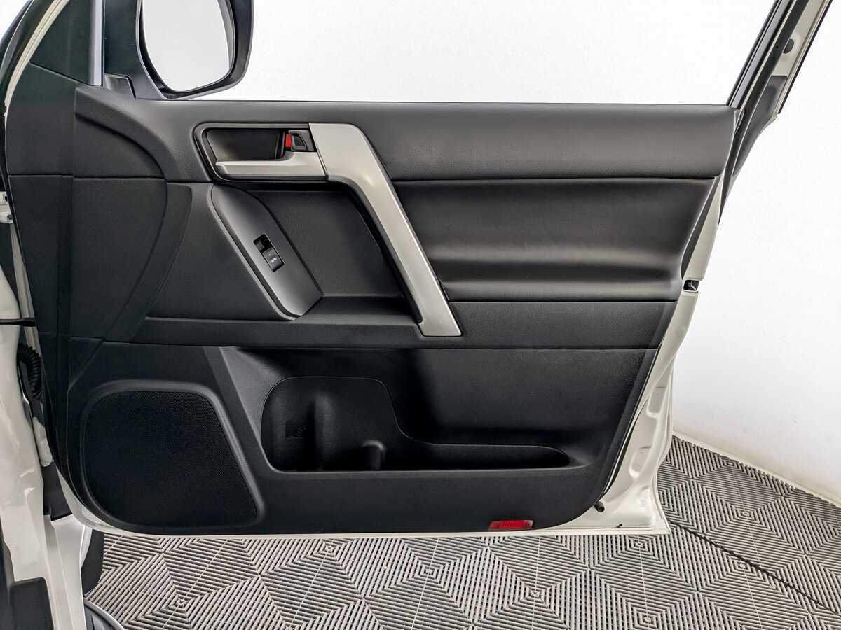 Toyota Land Cruiser Prado, 2022 Фото №26