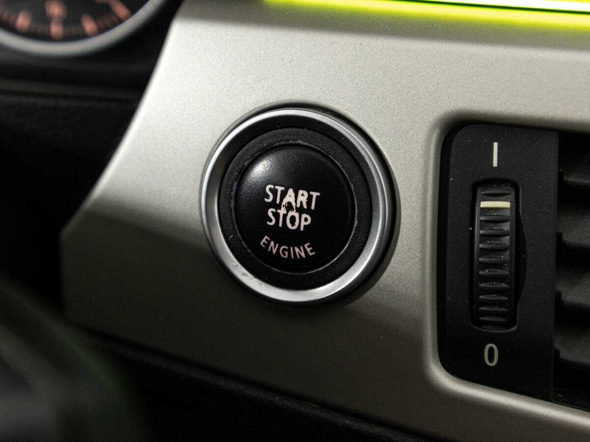 BMW 3 серии 318i, 2011 Фото №17