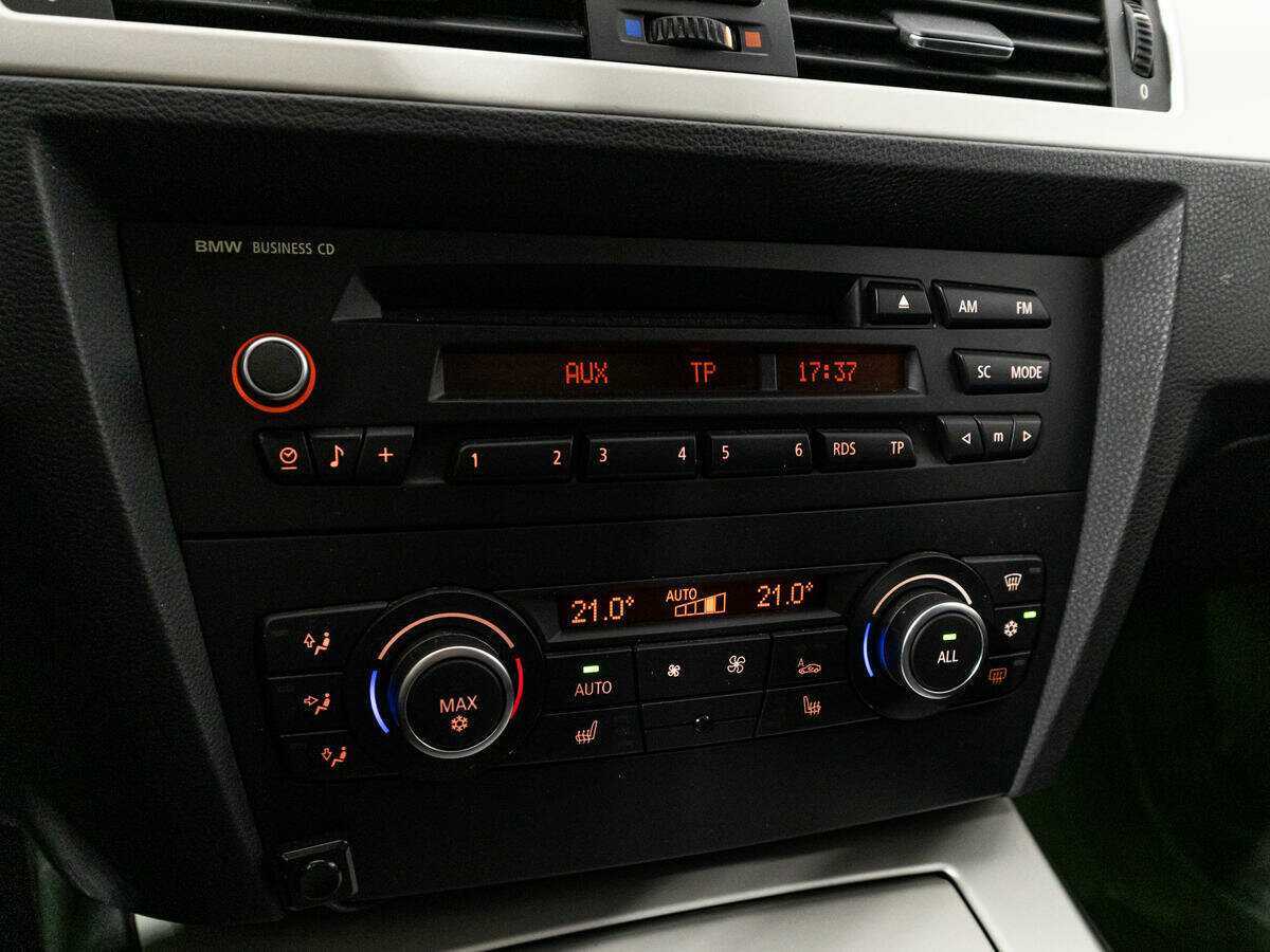 BMW 3 серии 318i, 2011 Фото №18