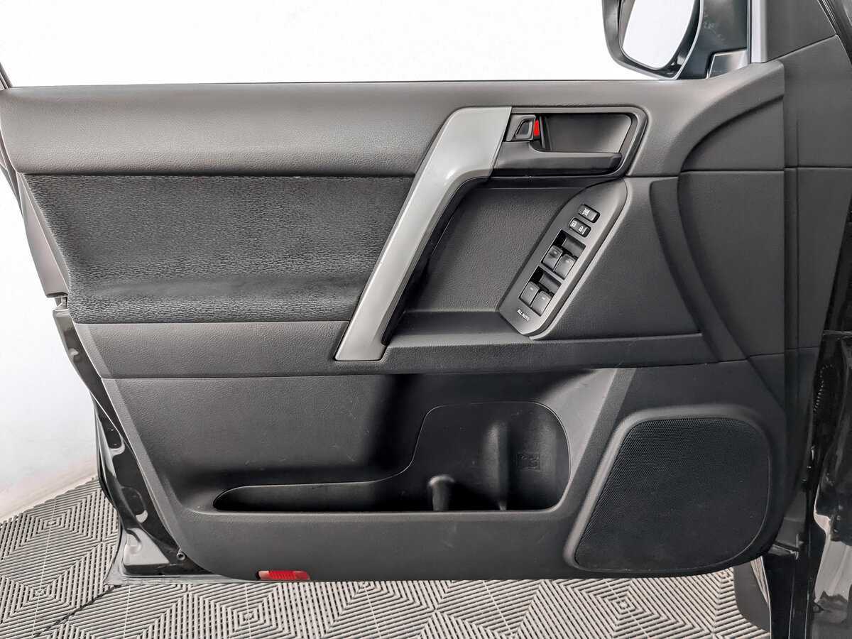 Toyota Land Cruiser Prado, 2021 Фото №17