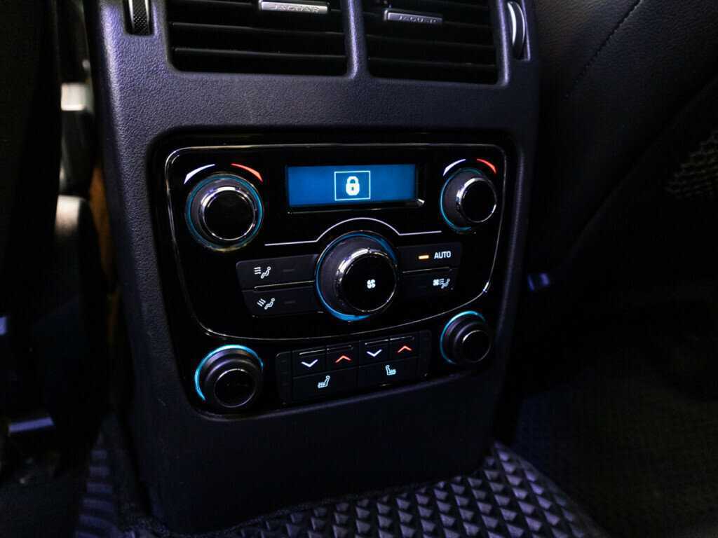 Jaguar F-Pace, 2016 Фото №24