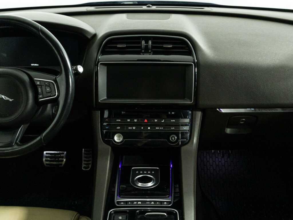 Jaguar F-Pace, 2016 Фото №12