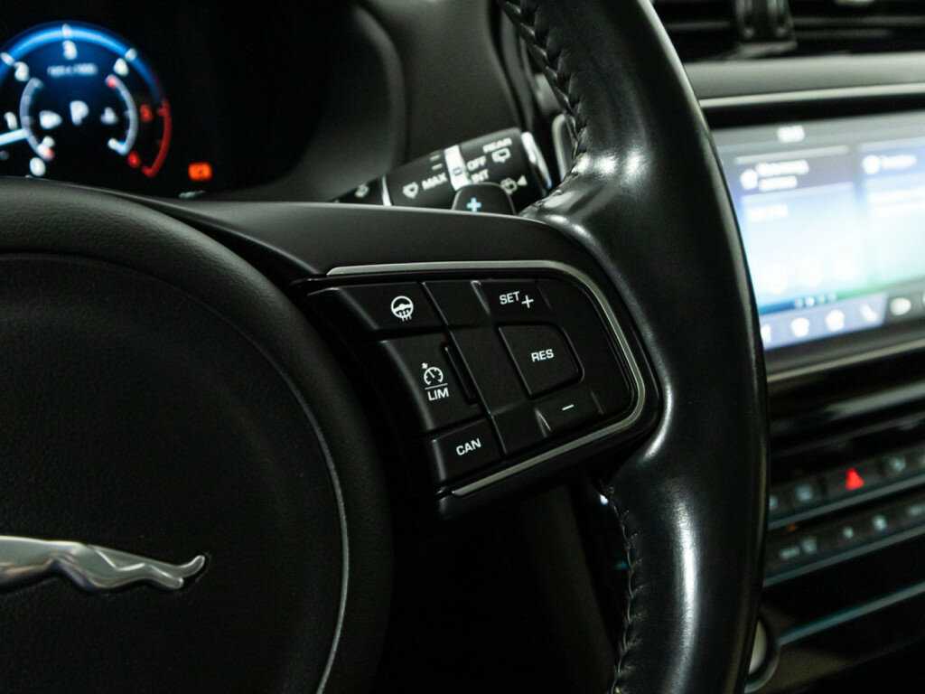 Jaguar F-Pace, 2016 Фото №17