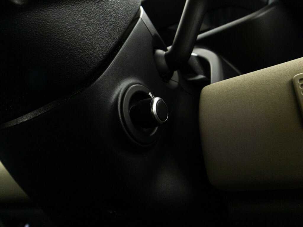 Land Rover Defender 110, 2021 Фото №22