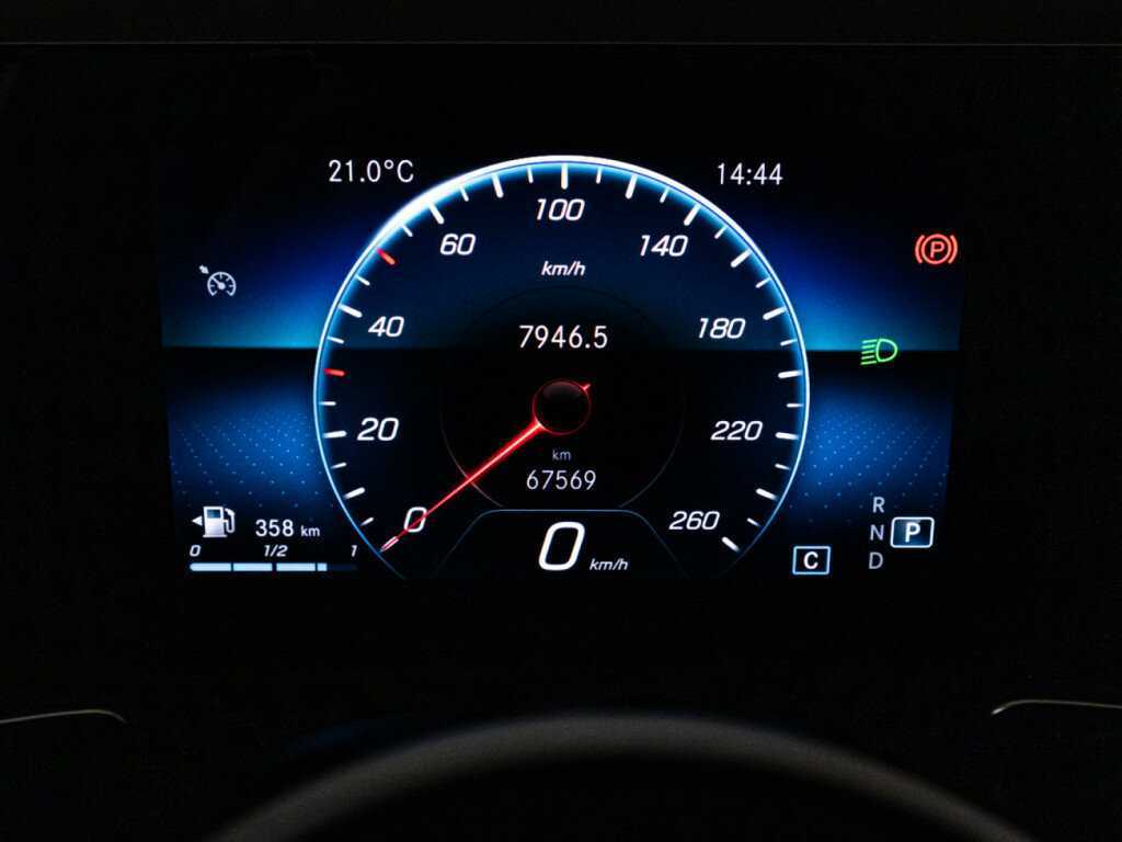 Mercedes-Benz GLB 200, 2020 Фото №12