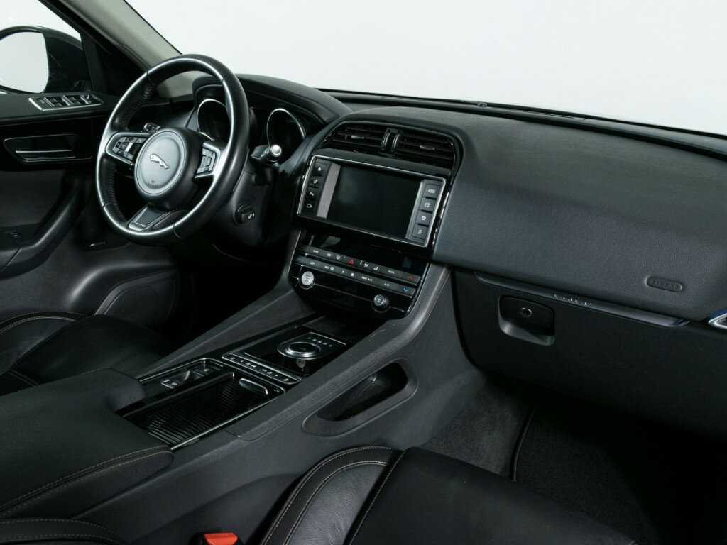 Jaguar F-Pace, 2017 Фото №9