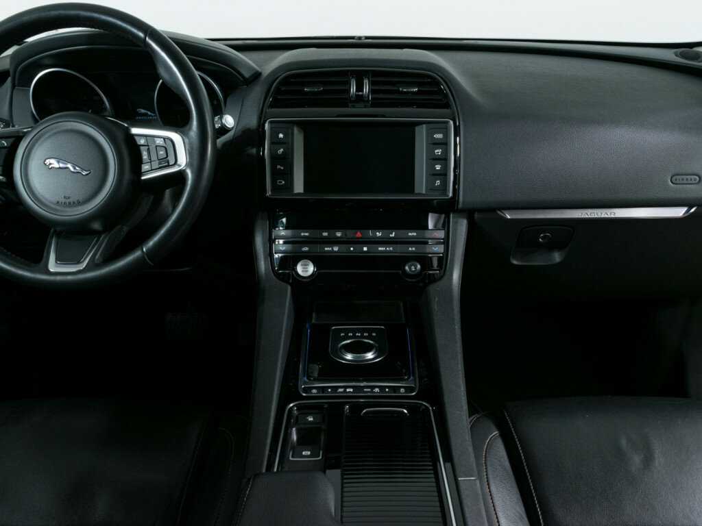 Jaguar F-Pace, 2017 Фото №10