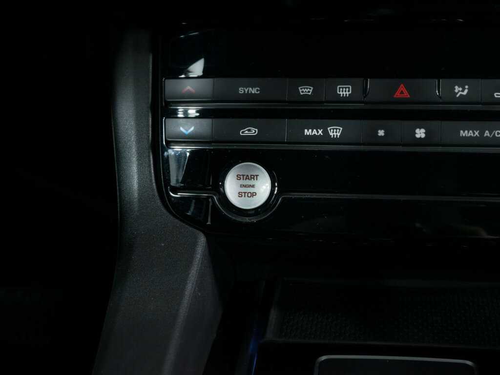 Jaguar F-Pace, 2017 Фото №15