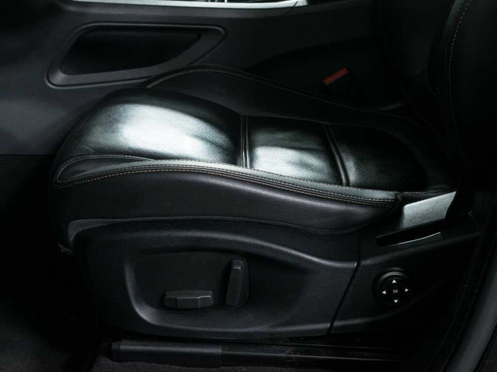 Jaguar F-Pace, 2017 Фото №17