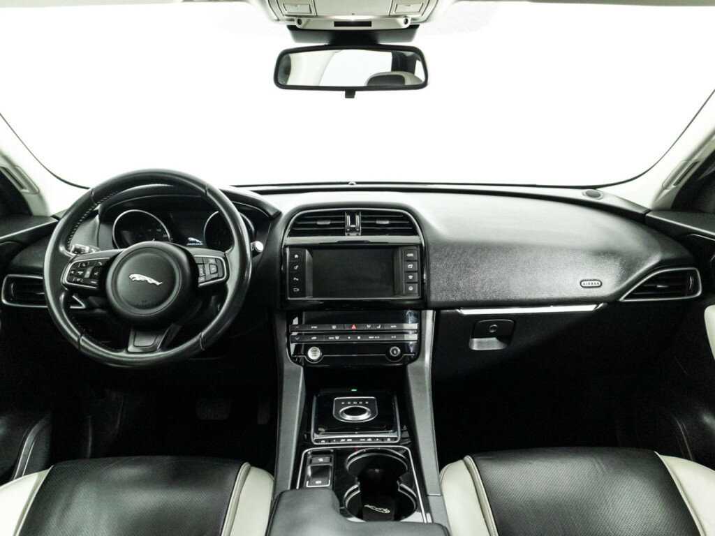 Jaguar F-Pace, 2016 Фото №13