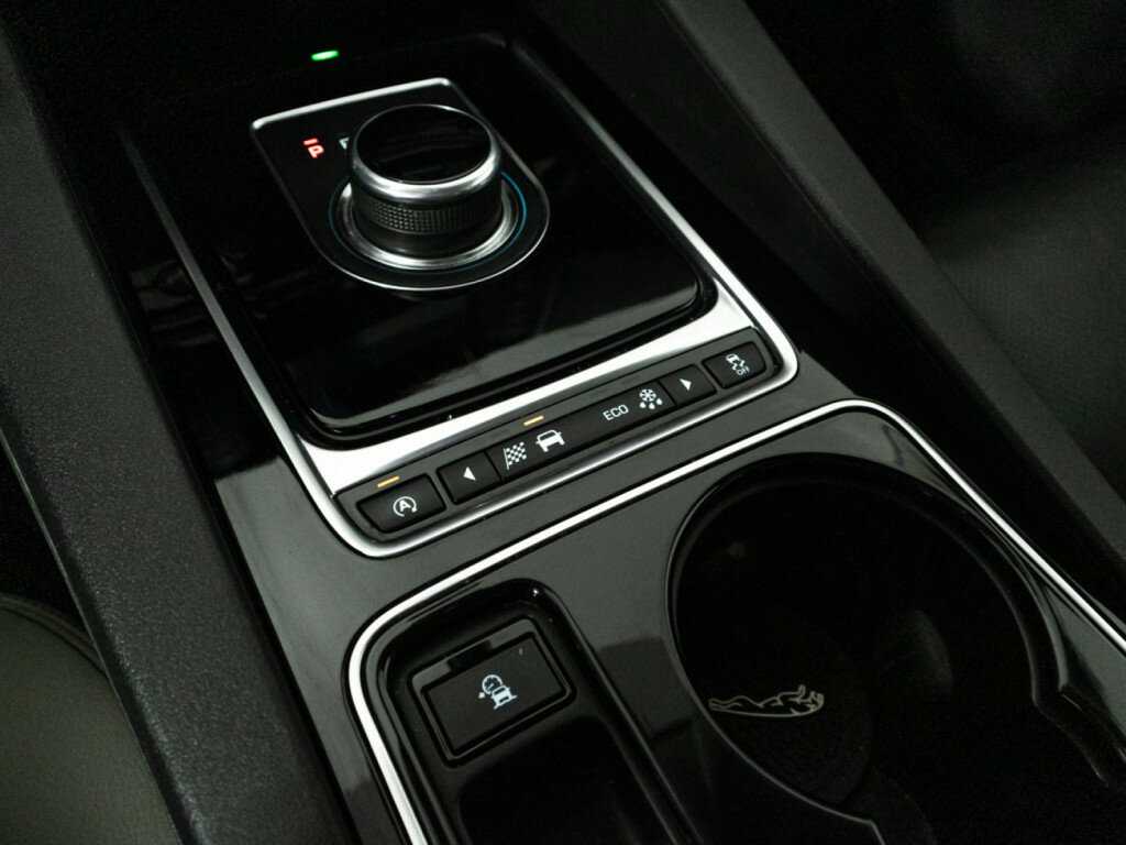 Jaguar F-Pace, 2016 Фото №19