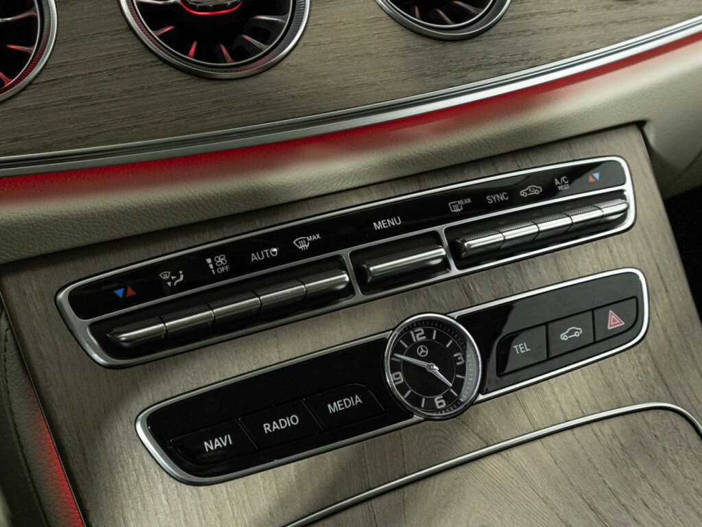 Mercedes-Benz E-Класс 200, 2020 Фото №20