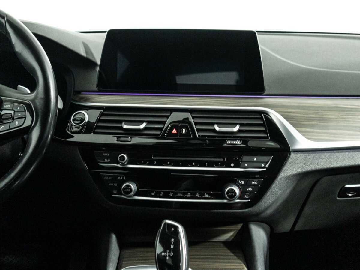 BMW 5 серии 520d xDrive, 2019 Фото №14