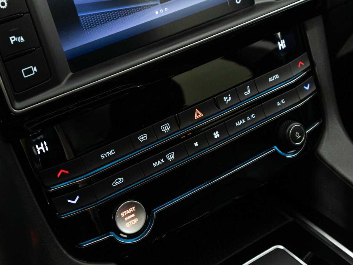 Jaguar F-Pace, 2017 Фото №17