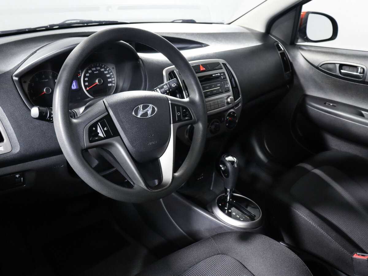 Hyundai i20, 2012 Фото №11