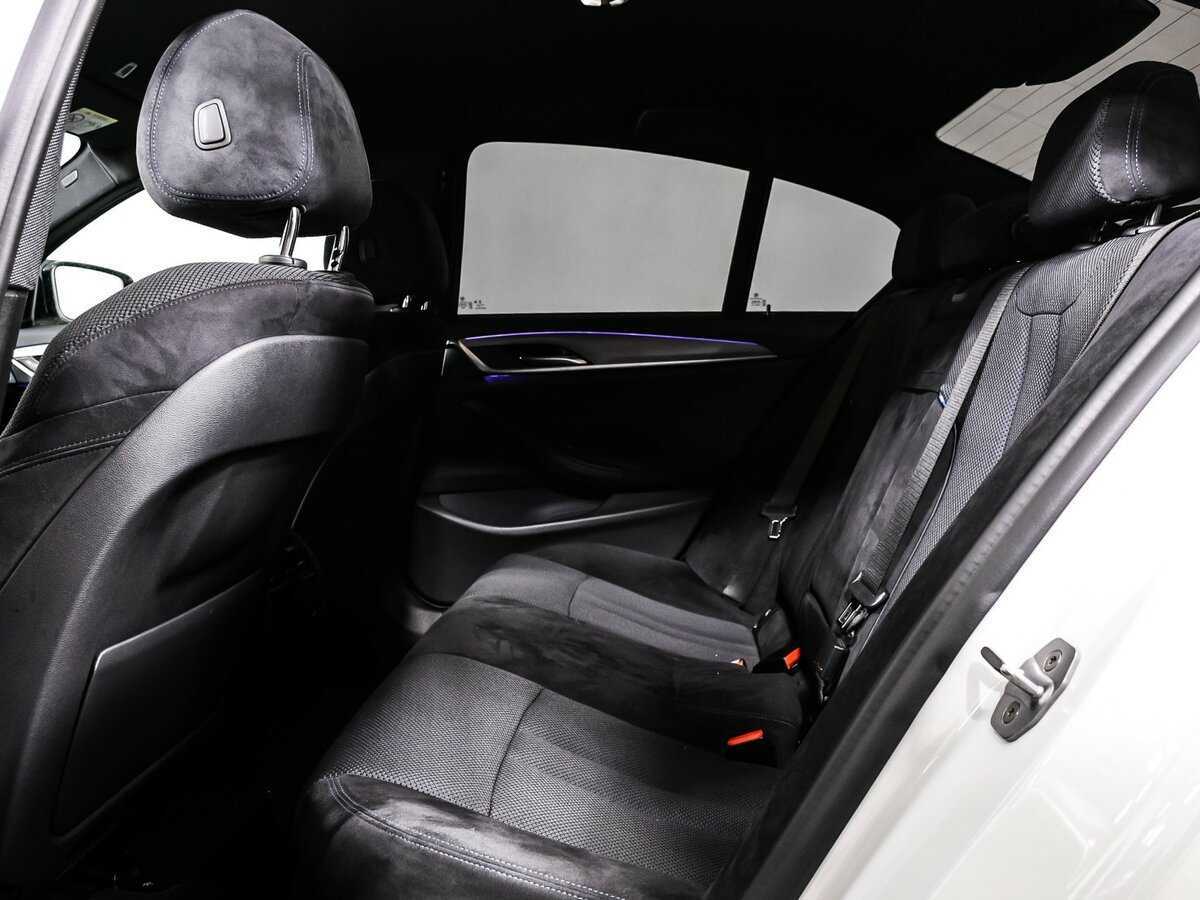 BMW 5 серии 540i xDrive, 2019 Фото №13
