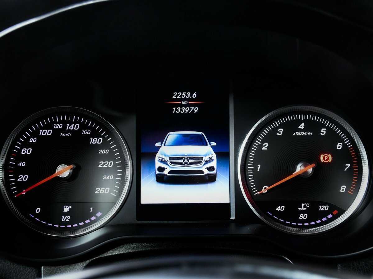 Mercedes-Benz GLC Coupe 300, 2018 Фото №9