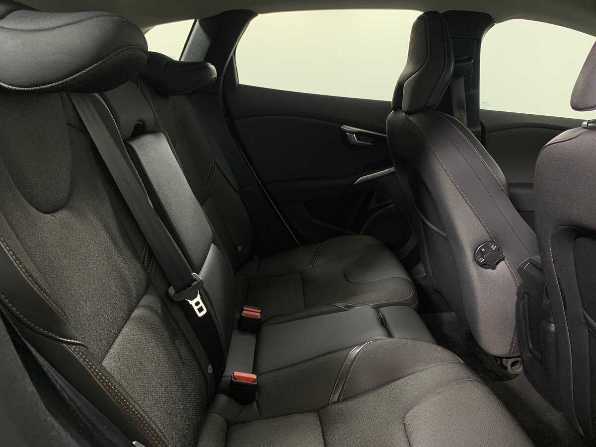 Volvo V40 Cross Country, 2017 Фото №18