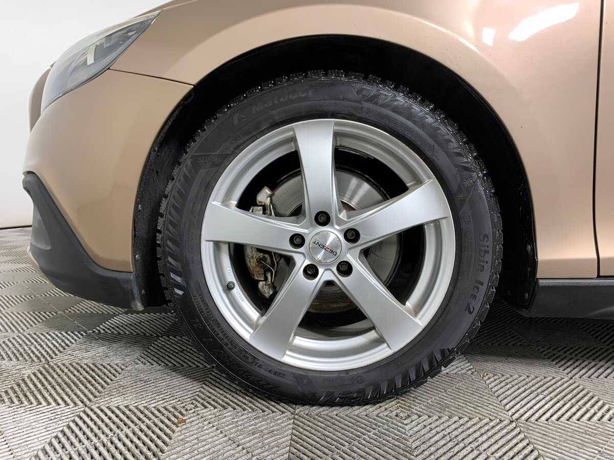 Volvo V40, 2015 Фото №9