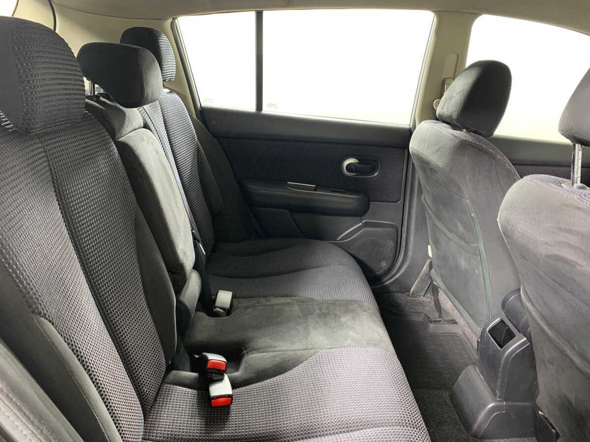 Nissan Tiida, 2011 Фото №18