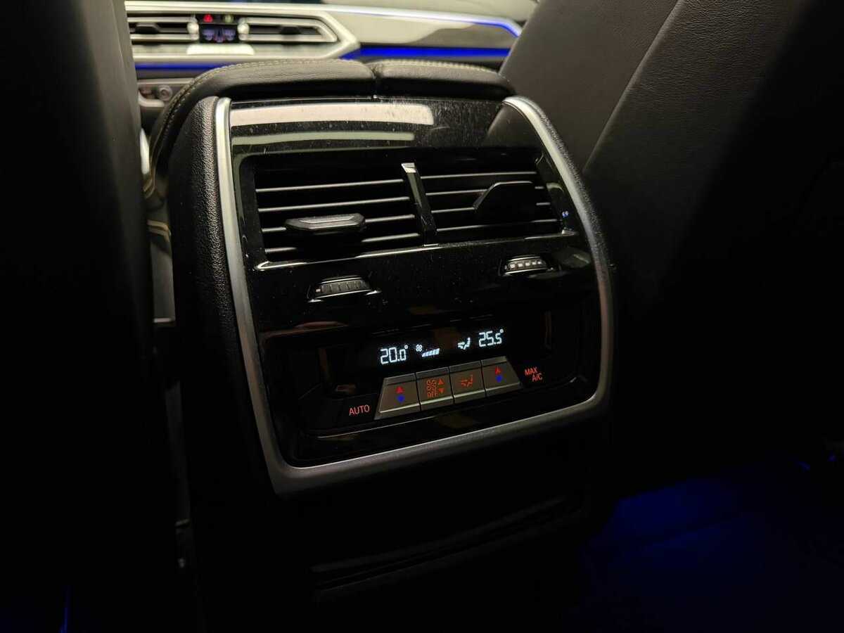 BMW X6 M50i, 2021 Фото №24