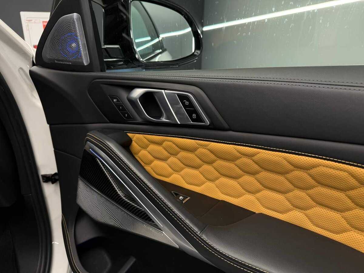 BMW X6 M50i, 2021 Фото №32