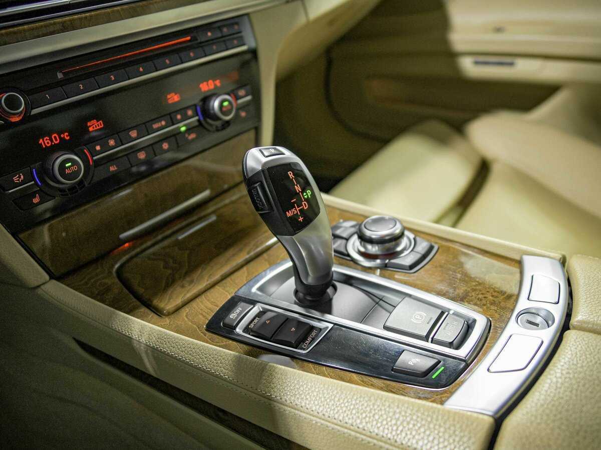 BMW 7 серии 730i, 2011 Фото №11