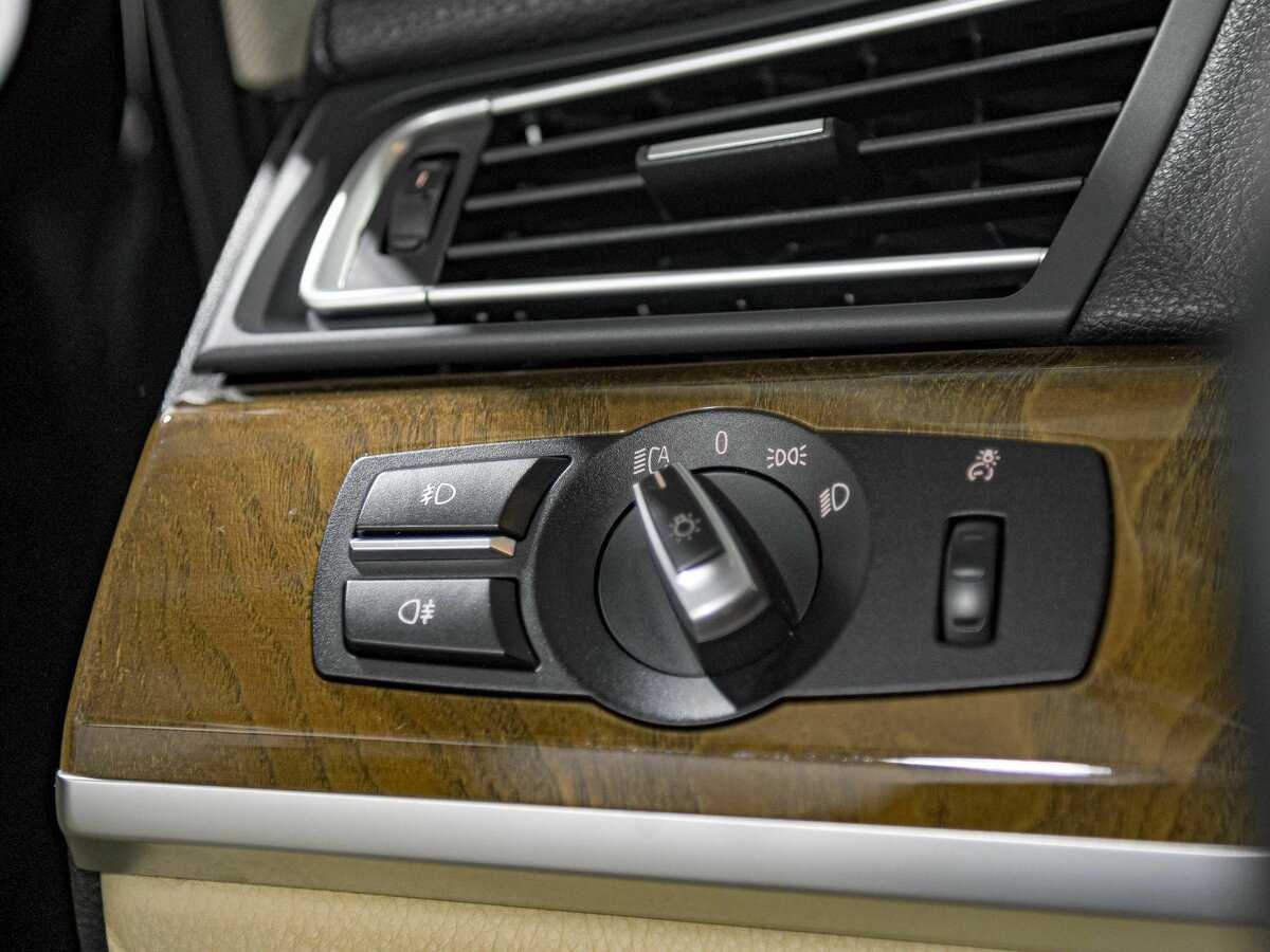 BMW 7 серии 730i, 2011 Фото №13