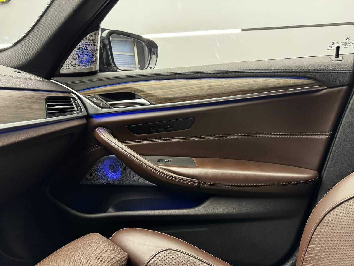 BMW 5 серии 530d xDrive, 2018 Фото №12