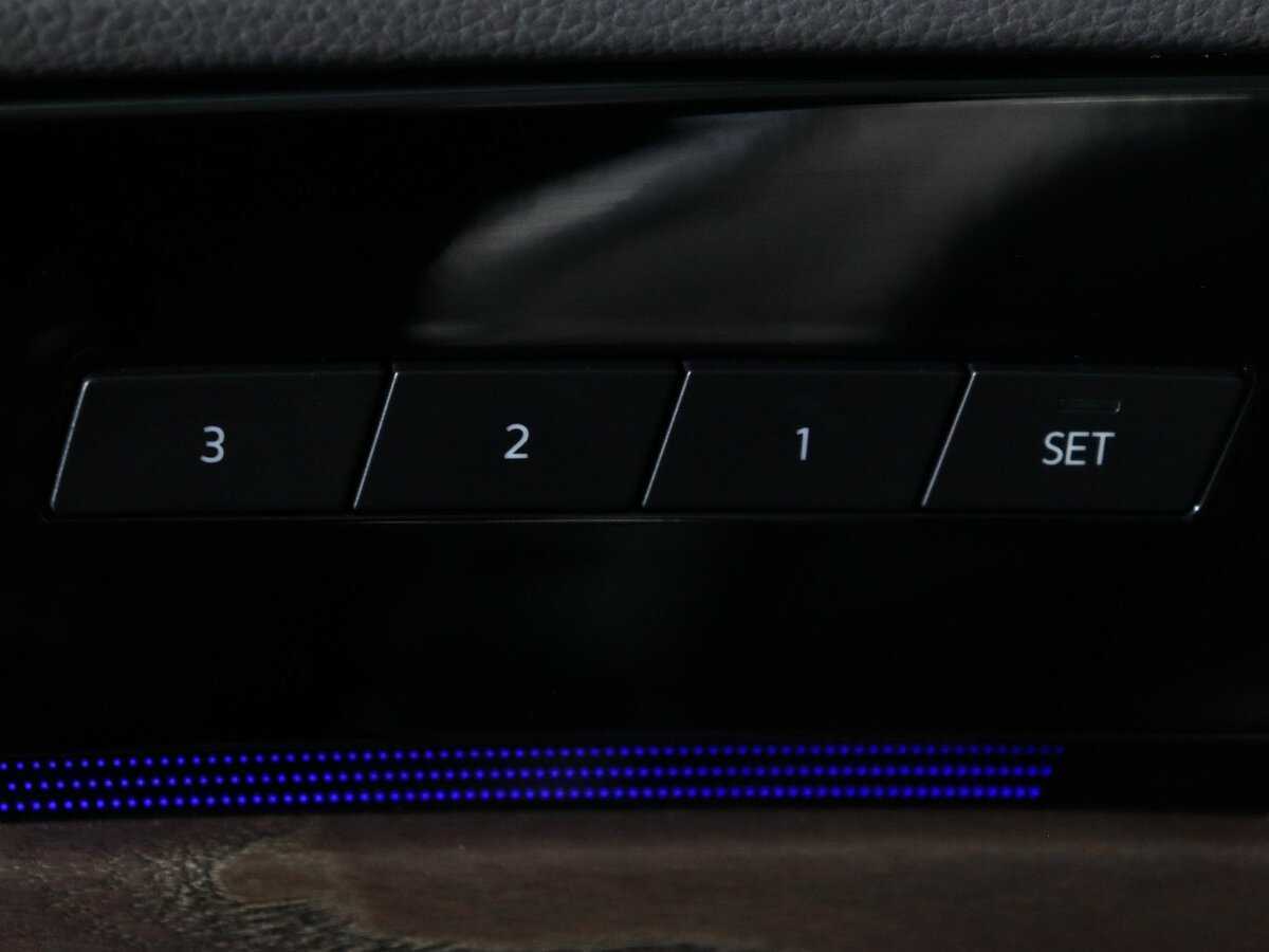 Volkswagen Touareg, 2018 Фото №21