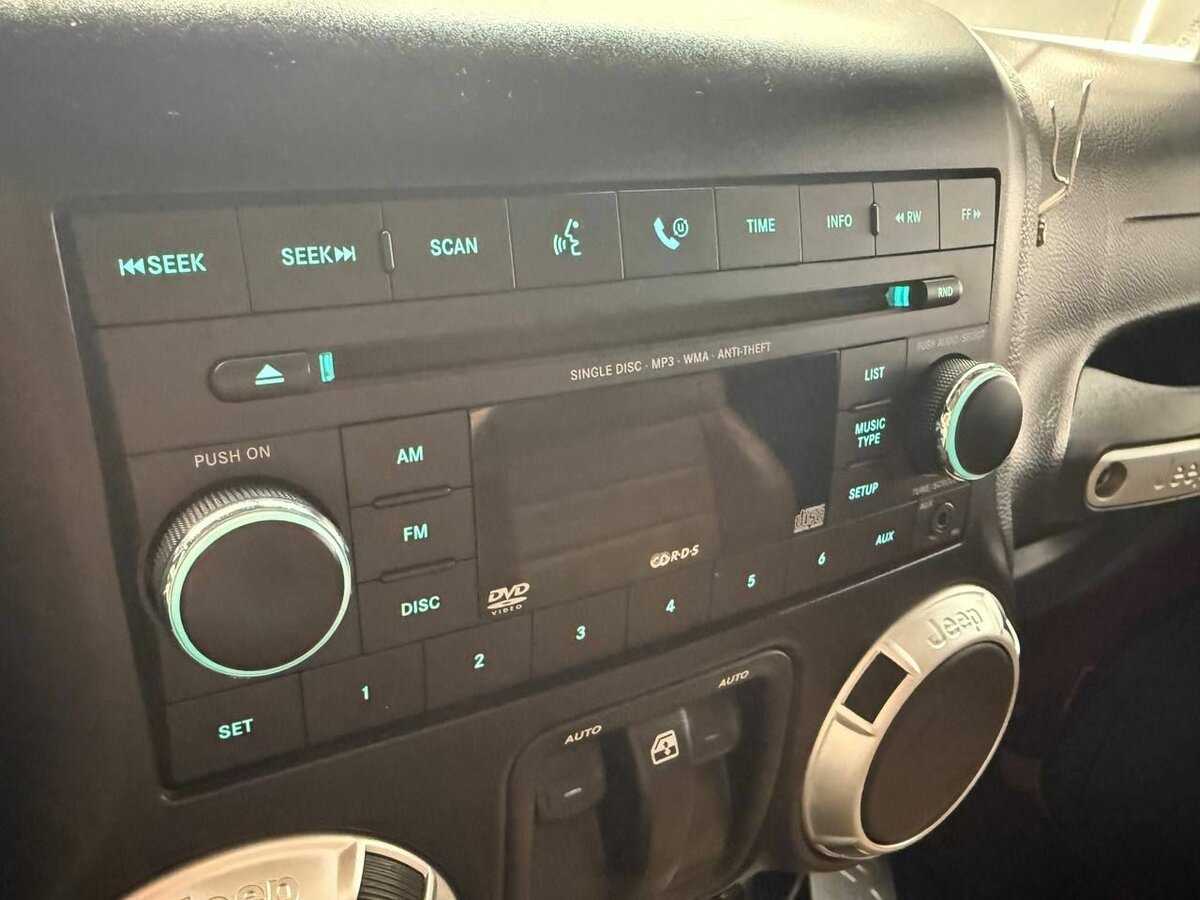 Jeep Wrangler, 2011 Фото №9