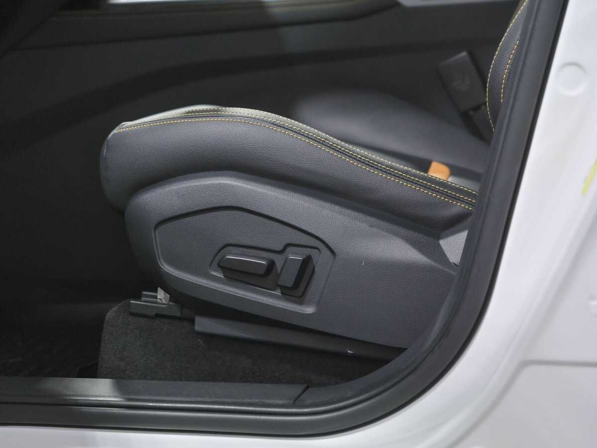 FAW Bestune T77, 2023 Фото №17