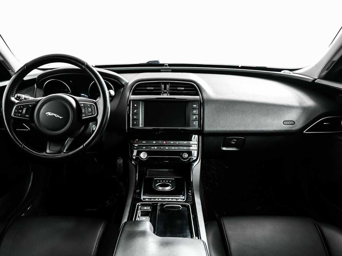 Jaguar XE, 2018 Фото №11