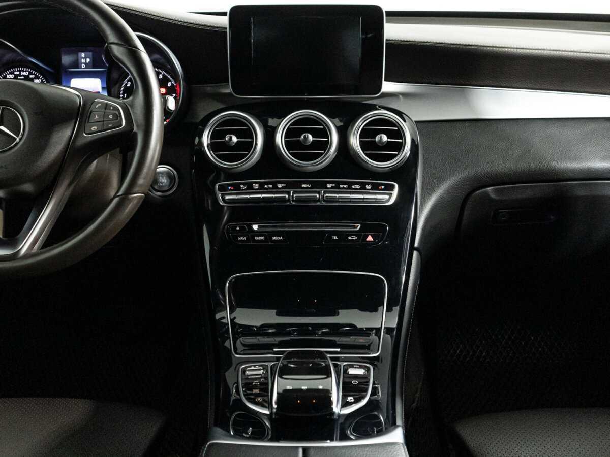 Mercedes-Benz GLC Coupe 300, 2018 Фото №14