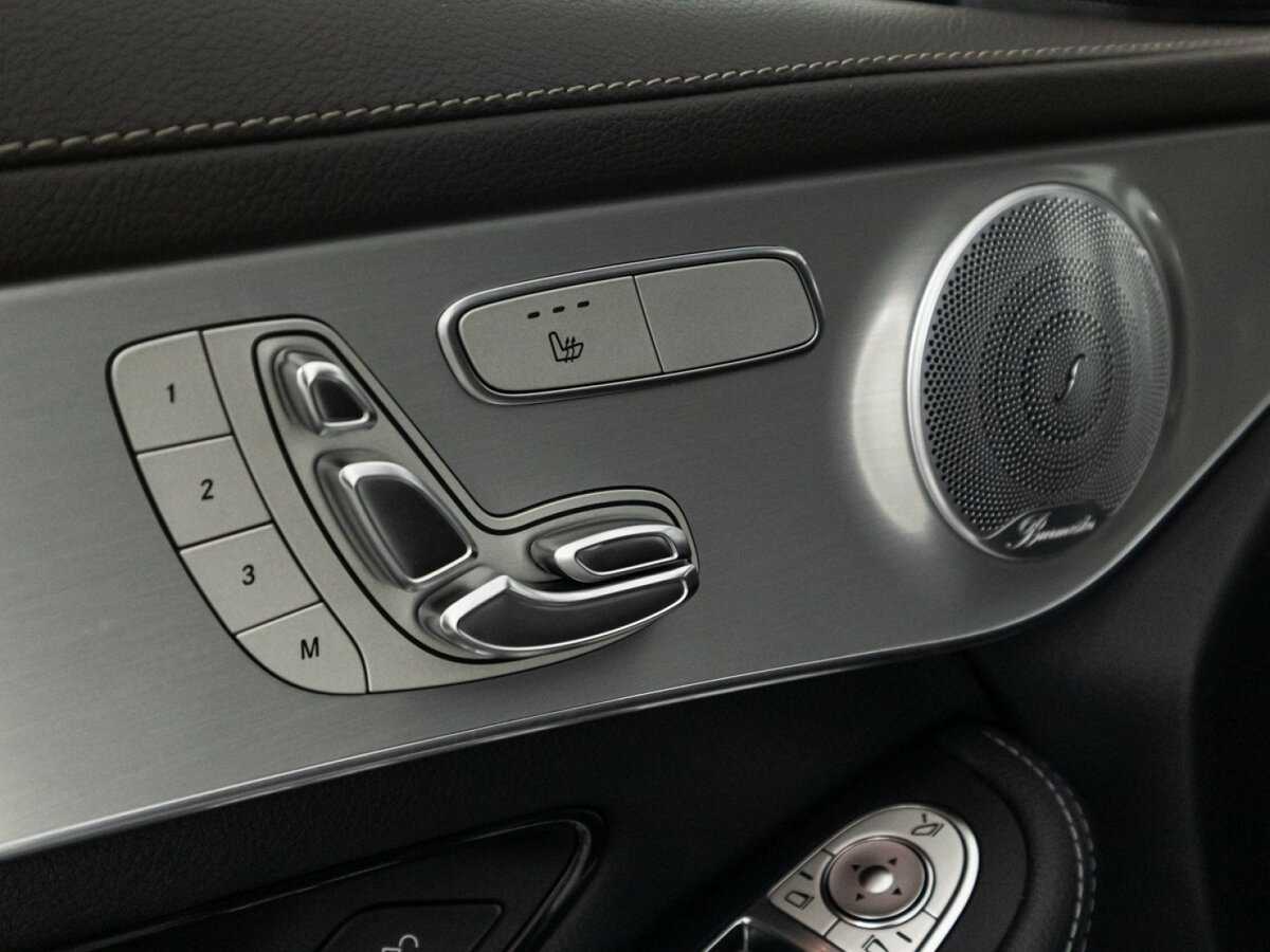 Mercedes-Benz GLC Coupe 300, 2018 Фото №23