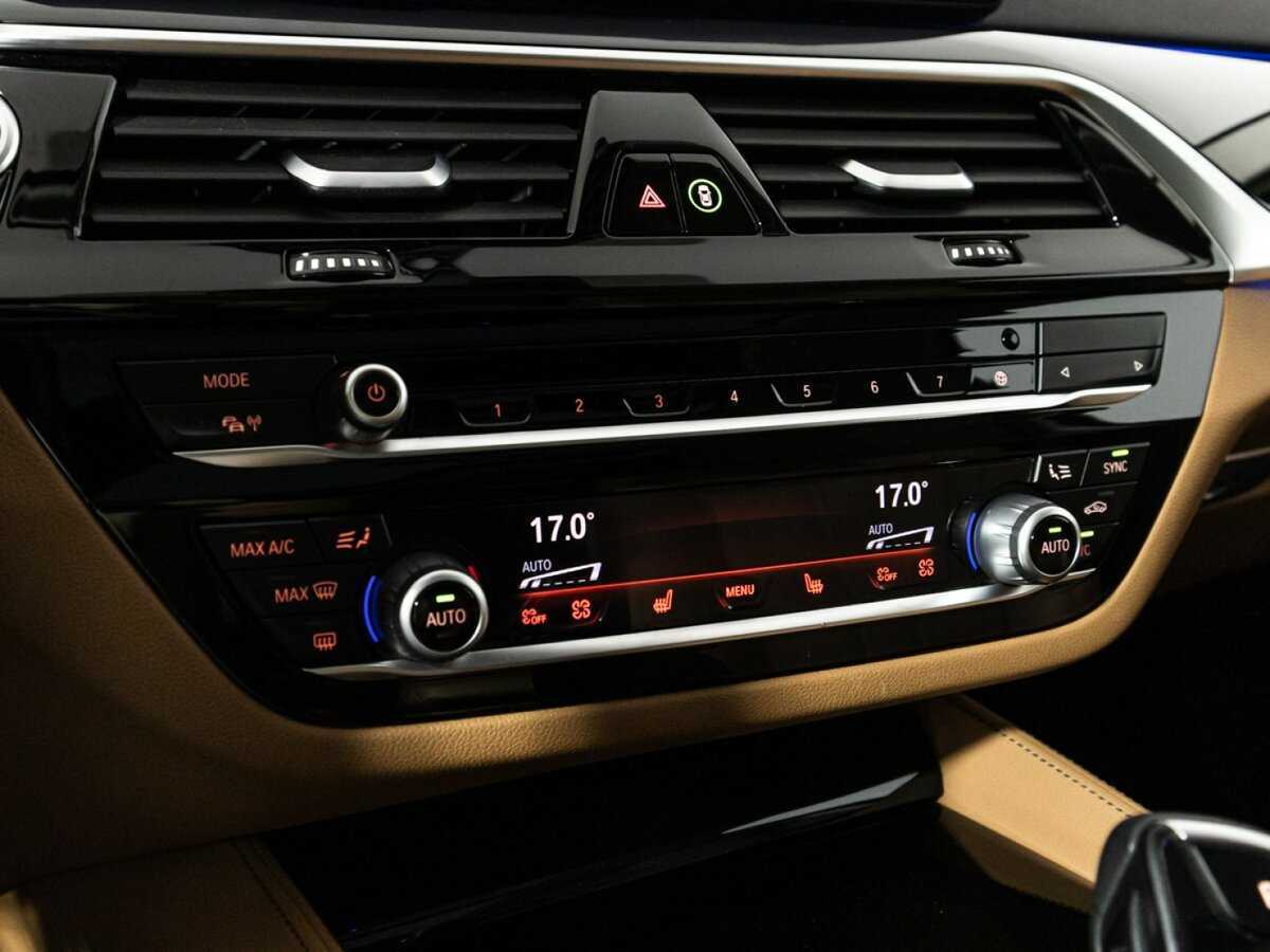 BMW 5 серии 540d xDrive, 2020 Фото №24