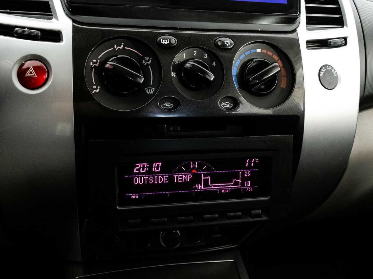 Mitsubishi Pajero Sport, 2011 Фото №11