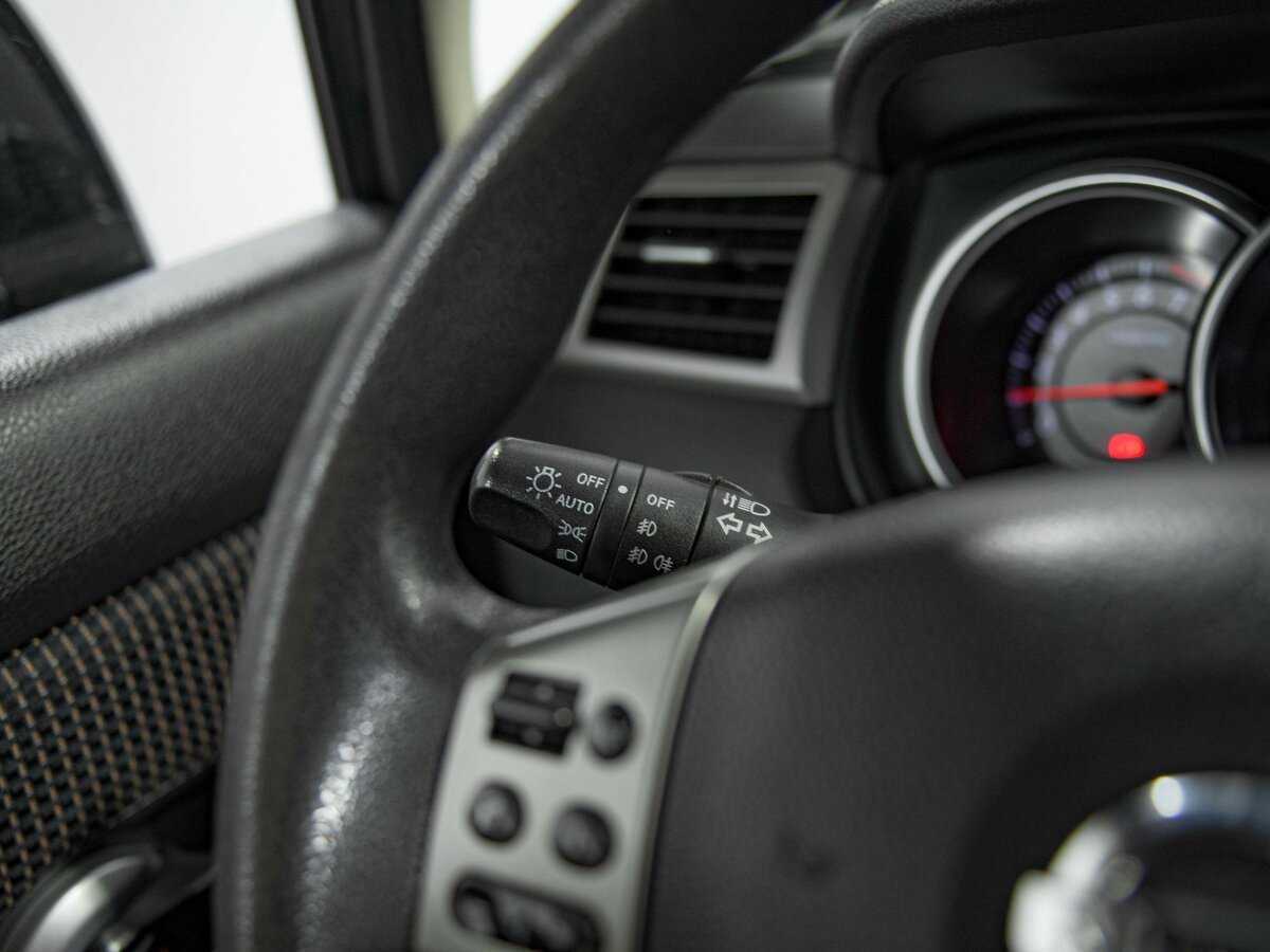 Nissan Tiida, 2010 Фото №8